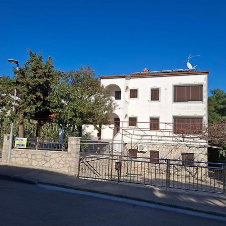 מאלי לוסיניי Apartments Vila Tisa מראה חיצוני תמונה
